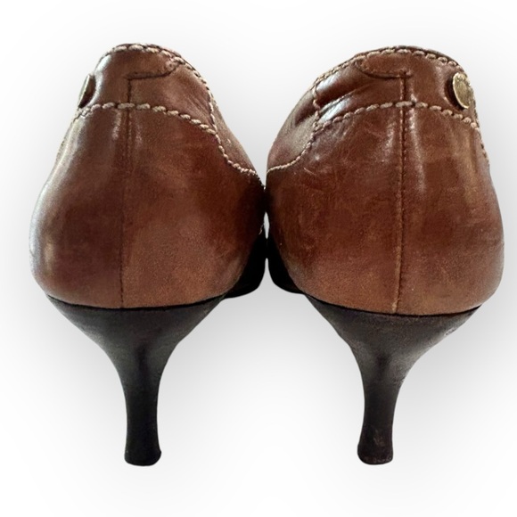 Swiss Bally Medallion Leather Pumps - Picture 9 of 12
